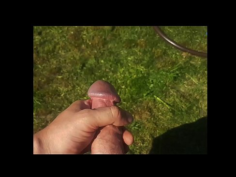 ❤️ Bidh hottie a 'faighinn a pussy pinc fucked agus cums le squirt ann an gàrradh samhraidh ️  Pornografach  leinn gd.pornjk.ru ☑